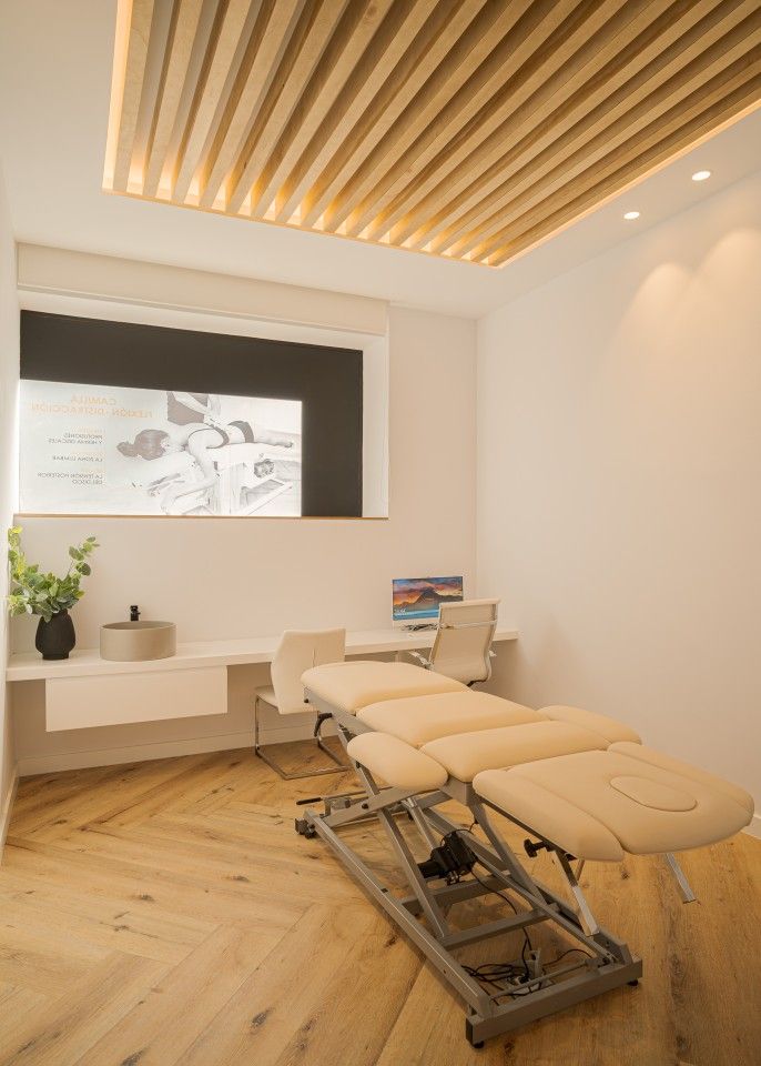 Clínica Osteopatía Moba Showroom.jpg